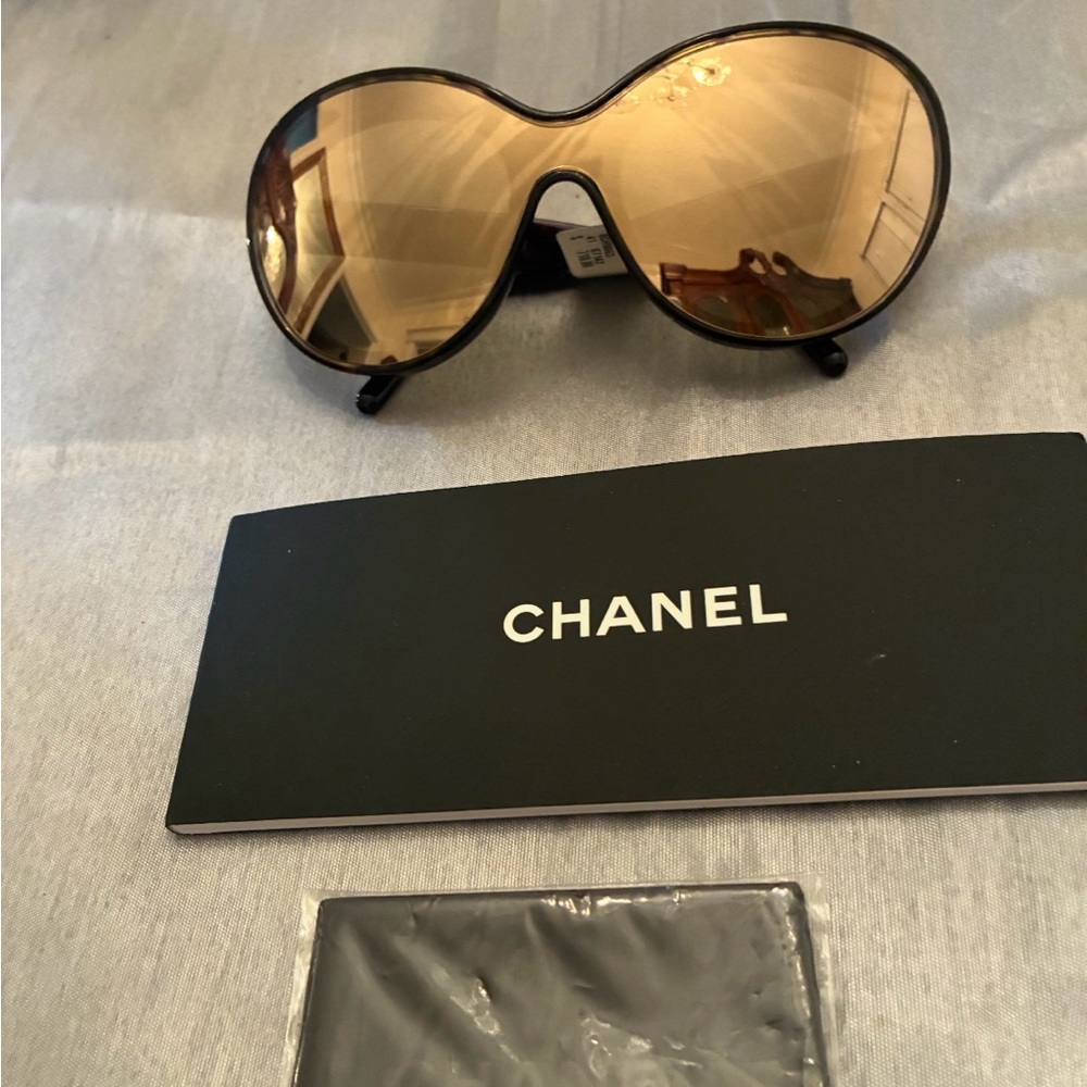 NEW, AUTHENTIC CHANEL OCH 9063 Sunglasses, No Case